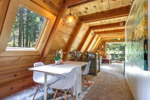 Decks, Grills + Fire Pit: Camp Connell Hideaway!