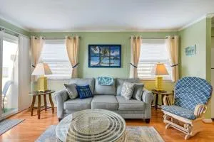 Coastal Murrells Inlet Condo with Balcony! - Murrells Inlet