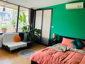 Terra Homestay - Big Balcony with elevator - 150m to Hoan Kiem Lake