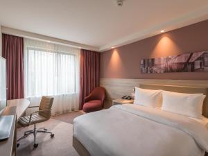 Queen Room - Non-Smoking room in Hampton By Hilton Frankfurt City Centre East