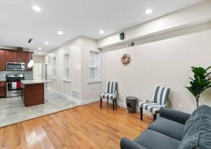 Newly Renovated Guest Rooms near Transportation