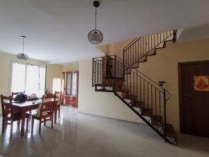 Casa elegante con terrazzino in centro paese