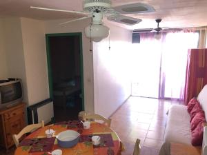 Appartement T2, 4 Couchages, Terrasse, Jardinet, Parking, Proche Commerces et Plage, Le Barcarès - FR-1-81-298