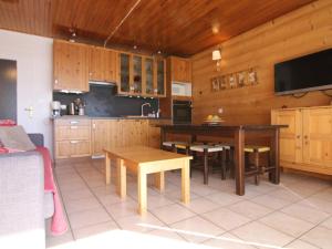 Studio cosy 4 pers avec balcon, face aux pistes et proche commerces – LAlpe dHuez - FR-1-405-44