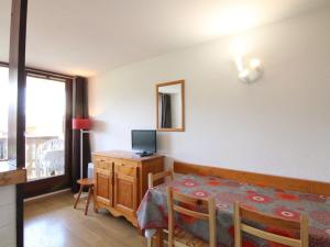 Appartement cosy 6 pers. avec balcon, proche pistes et commerces - Alpe dHuez - FR-1-405-99