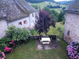 Maisons d'hotes Chambre independante - style studio - avec jardin a la campagne : Chambre Double - Vue sur Jardin