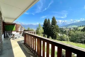 Cosy Chalet with Terrace - Domancy