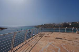 Riviera Holiday Apartments - Seafront - Wifi
