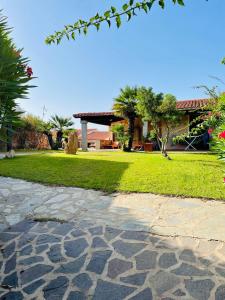 Villetta con giardino a due passi dal Mare - 6 posti letto - Porto Taverna