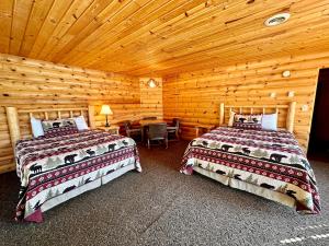 Queen Room with Two Queen Beds room in The Lodge at Lolo Hot Springs