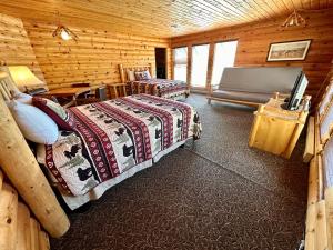Deluxe Queen Room with Two Queen Beds room in The Lodge at Lolo Hot Springs