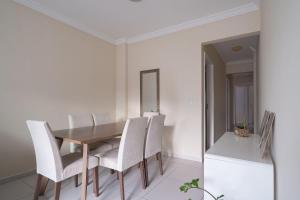 Ap bem localizado c churrasq 300m da praia ELM701