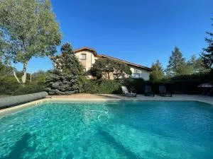 Villa d'architecte 200m² avec piscine privative, terrain 2800m², proche Loire, idéale familles - FR-1-496-35 - Saint-Germain-Laval