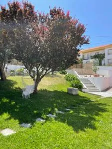 Sunny Villa Minutes from the Beach - Seixal