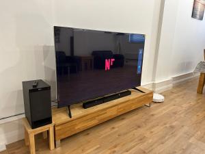 City Centre 3 bedrooms apartment with parking