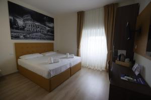 Deluxe Double or Twin Room with City View room in B&B A Picture of Rome