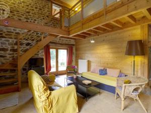 Maisons de vacances Gite Saint-Romain-d'Urfe, 4 pieces, 6 personnes - FR-1-496-190 : photos des chambres