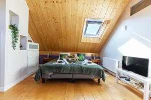 Chalet Like Upstairs Private Suite - إيتْيول