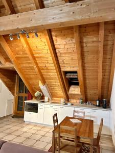 Dachwohnung in Flughafennähe