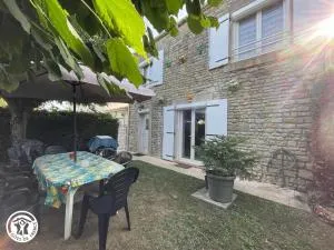 Maison Authentique avec Cour Privée, Wifi et Proximité Activités – Thiré, Vendée - FR-1-426-396 - 圣埃米娜