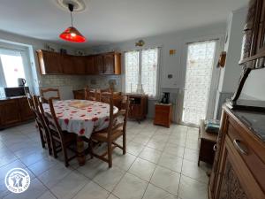 Maison Authentique avec Cour Privée, Wifi et Proximité Activités – Thiré, Vendée - FR-1-426-396