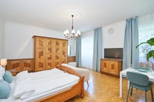 Exclusive Entry: Cozy Guestroom