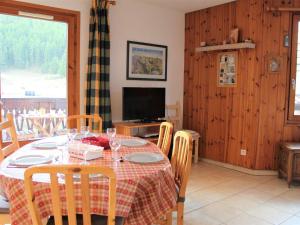 Appartement cosy à Vars Les Claux, 3 pièces, balcon, proche pistes et commerces, 6 couchages - FR-1-330B-193