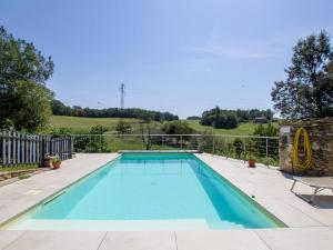 Maisons de vacances Gite Coly-Saint-Amand, 5 pieces, 8 personnes - FR-1-616-85 : photos des chambres