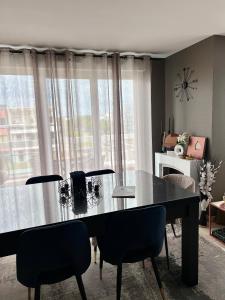 Appartements Appartement climatise 3 etoiles T3 chic a Strasbourg avec billard et terrasse : photos des chambres