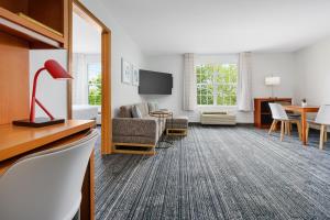 One-Bedroom Queen Suite with Sofa Bed room in TownePlace Suites Philadelphia Horsham