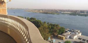 شقة فندقيه فاخرة بمنطقة المعادى صف اول جميع الغرف تطل على النيل A luxury hotel apartment in Maadi, first row.rooms overlook the Nile