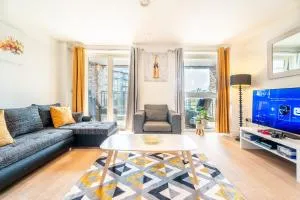 Luxury Greenwich 2Bed 2Bath Apt - Sleep 6 Guest- 1 min from station - close to Greenwich Maritime- Playstation provided - Blackheath