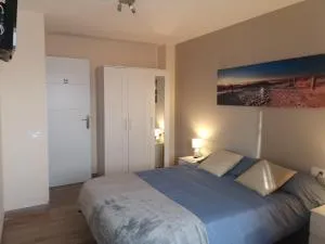 Hostal Mari en La Laguna, alquiler habitación privada en hostal, 6 habitaciones cerca de la universidad y aeropuerto Norte, 3 baños compartidos - La Laguna