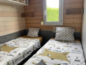 Chalets avec terrasse, draps inclus à Pierrefitte-sur-Loire - FR-1-489-360
