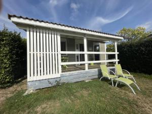 Maisons de vacances Chalet au bord de l'eau, terrasse privee, peche, baignade, nature et detente, animaux acceptes - FR-1-489-359 : photos des chambres
