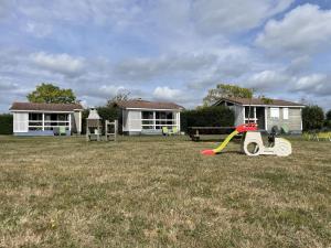 Maisons de vacances Gite Pierrefitte-sur-Loire, 3 pieces, 4 personnes - FR-1-489-361 : photos des chambres