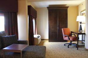 King Study Room - Non-Smoking room in Hampton Inn Gettysburg
