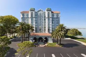 Embassy Suites San Francisco Airport - Waterfront - بورلينغامي