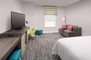 King Room with Sofa Bed - Non-Smoking room in Hampton Inn Miami Airport East