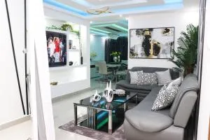 Insta-worthy luxurious 3-BR Apt W/ Gazebo - La Cumbre