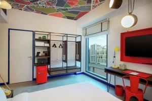Queen Room - Mobility Access room in Hampton by Hilton Dubai Al Seef