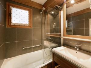 Appartement rénové proche station avec balcons et vue, 3 ch, 10 pers - FR-1-181-2457