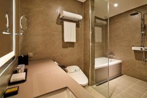 Phòng Deluxe có giường cỡ King (King Deluxe Room)