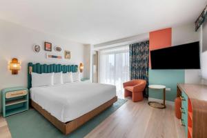 King Room - Green Tower room in Best Western Plus Condado Palm Inn