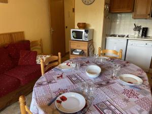 Appartements Appartement lumineux avec mezzanine a Praz-sur-Arly, parking, a 400m du lac - 4 pers. - FR-1-603-64 : photos des chambres