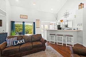 Condo in Lakefront Resort w Pool! Ozarks Getaway