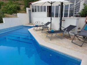 Family friendly apartments with a swimming pool Marusici, Omis - 21377