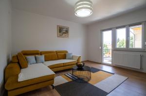 Apartments with WiFi Gospic, Velebit - 21648