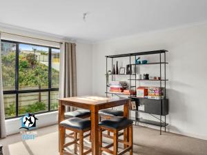 Big House with Views and Fab Pop Culture Vibe