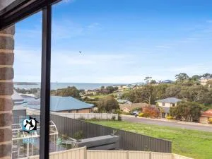 Big House with Views and Fab Pop Culture Vibe - Waitpinga